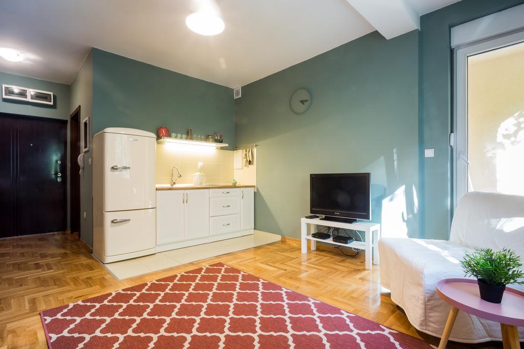 ! Promo! Central Evergreen Studio - Free Public Parking-Fast Wi-Fi Novi Sad Exterior foto